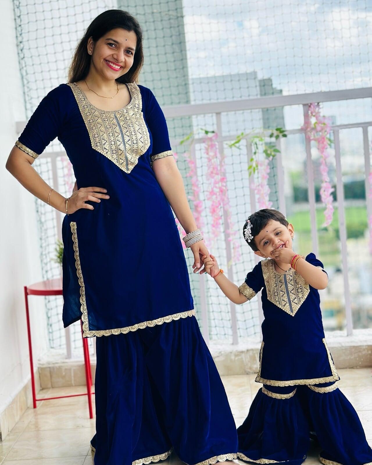 Twinning Outfit Ideas for Mother and Daughter Twinning Outfit Ideas for Mother and Daughter