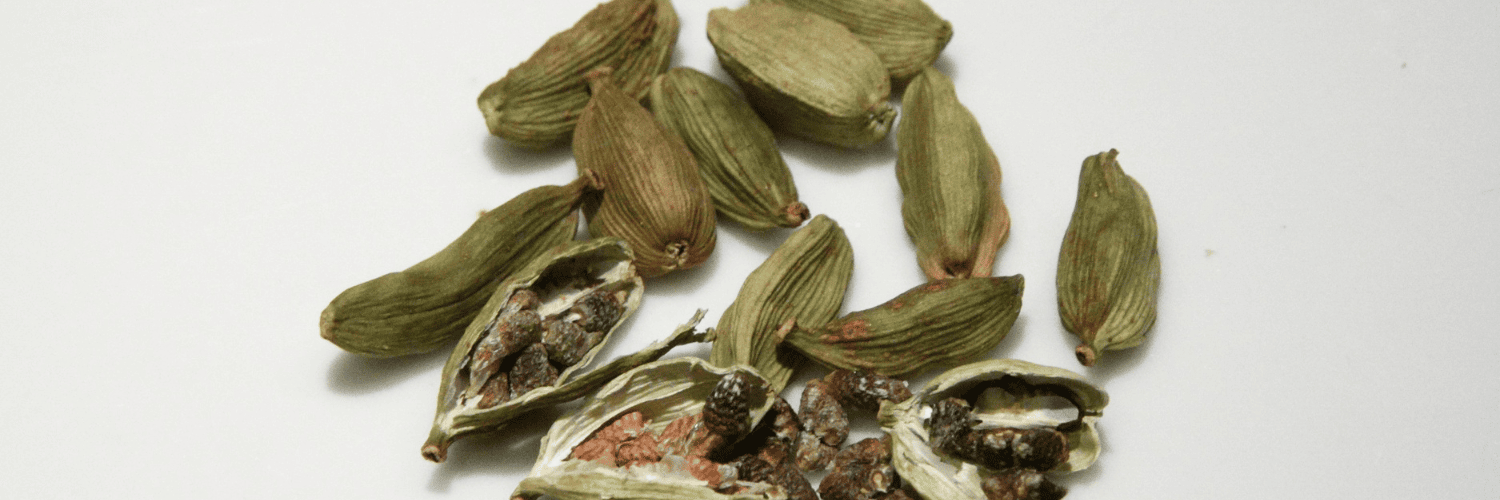 Whole Cardamom Elaichi – Fresh Aromatic Spice for Flavor, Desserts, and Wellness
