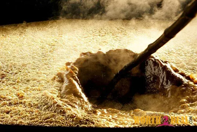 Sugarcane juice boiling and stirring in koppah chemical-free Marayoor Jaggery Unda Sharkara production Worth2Deal Sugarcane juice boiling and stirring in koppah chemical-free Marayoor Jaggery Unda Sharkara production Worth2Deal