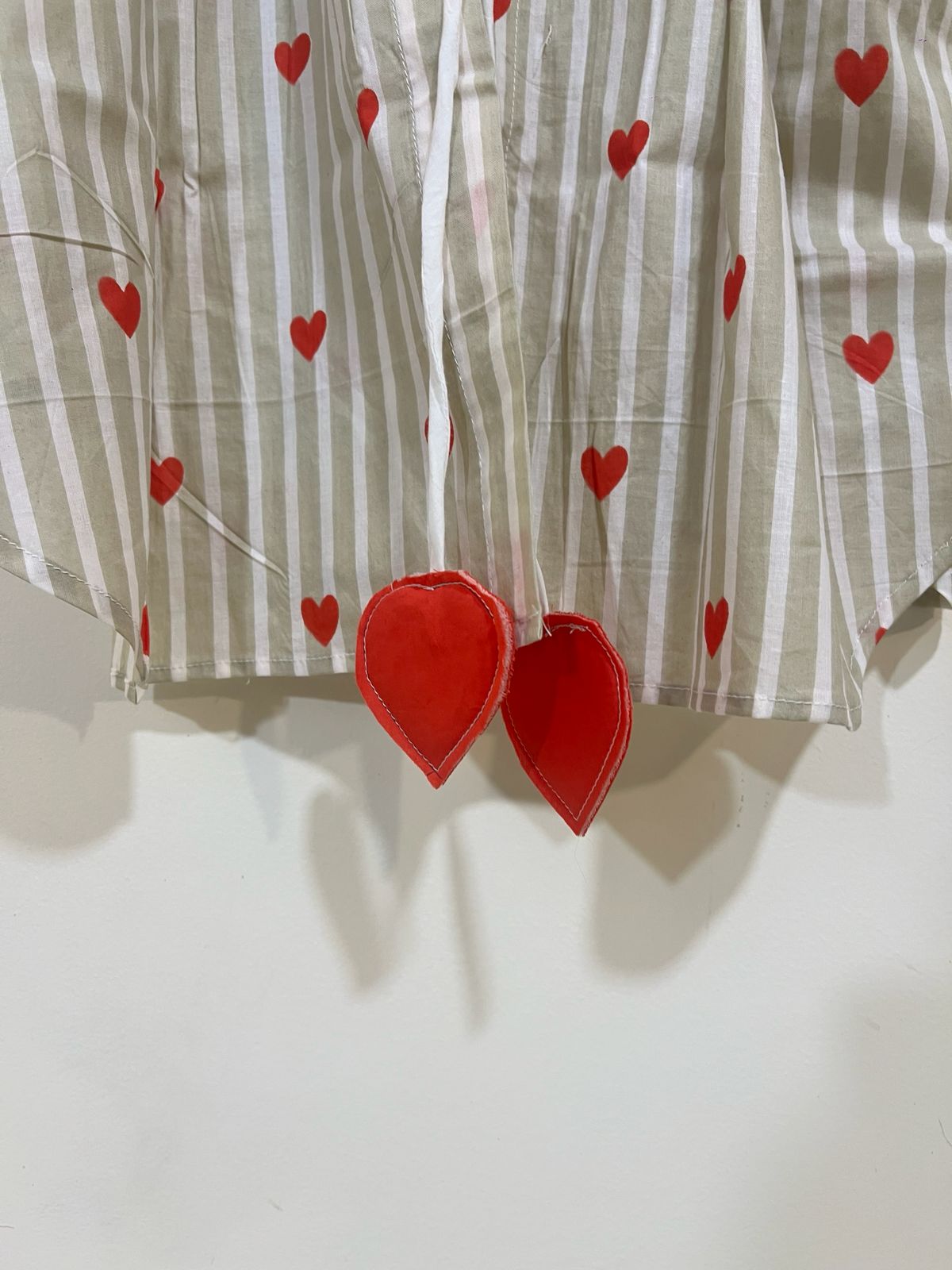 Ishq's Small Anti-fit with Back Open & Tie - Cream & White with Hearts