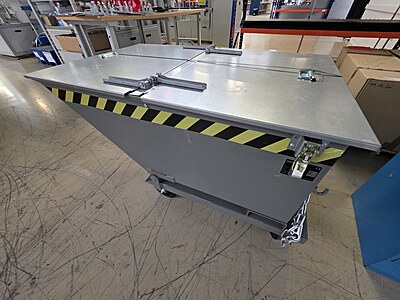 BAUER 5383244, KN-R/D 400, tipping container, with casters and lid