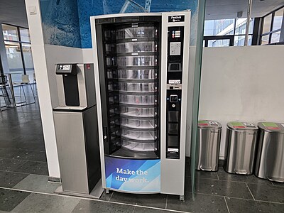 NECTA FESTIVAL, refrigerated snack vending machine