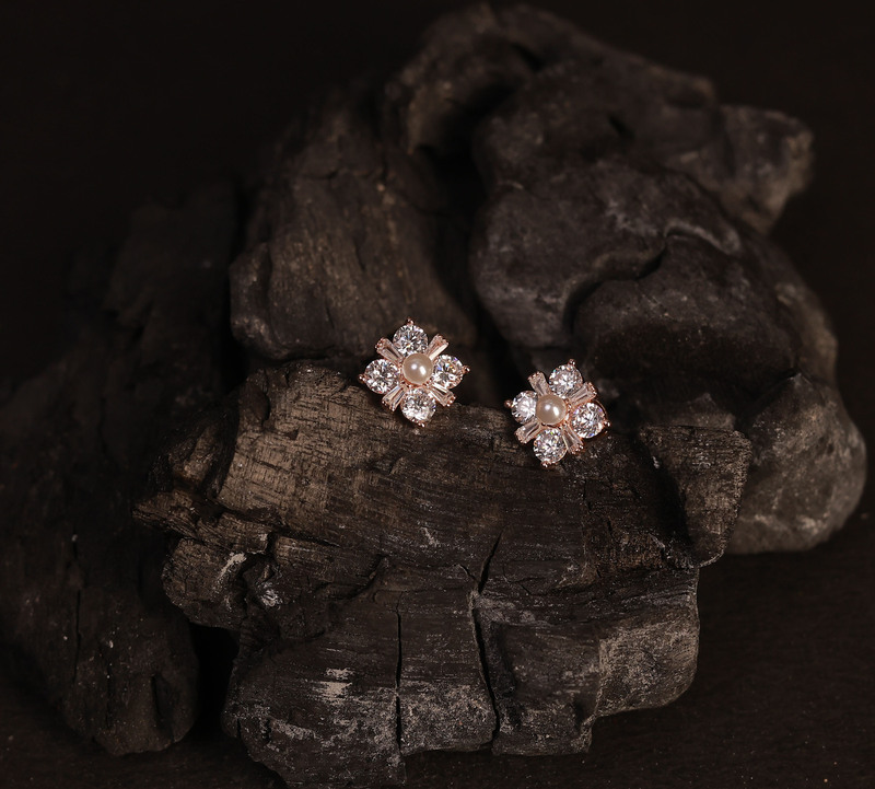 Silver sona stud with rosefgold finish