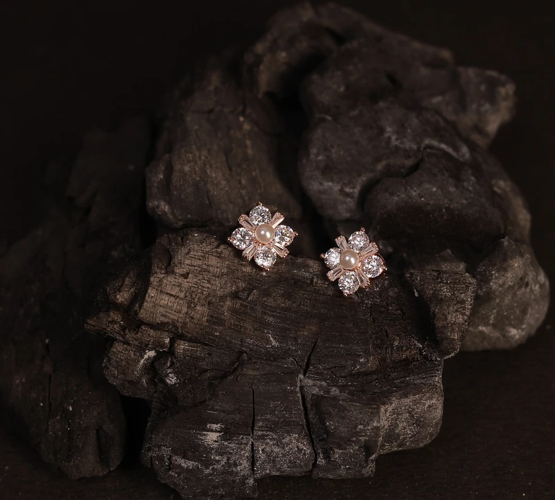 Silver sona stud with rosefgold finish