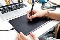 Wacom Medium 8.5-inch Graphic Tablet (Black) & collar microphone