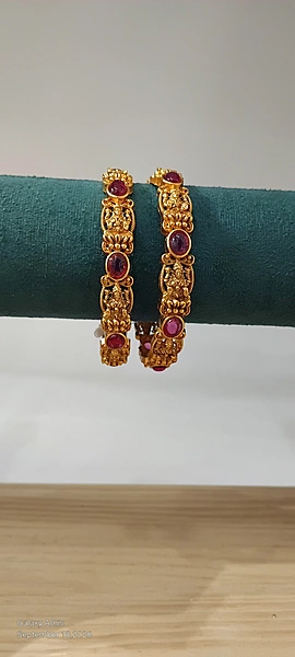 LAKSHMI RUBI STONE BANGLE