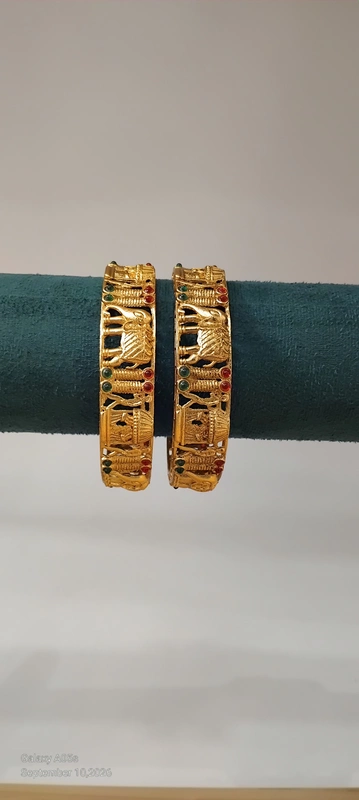 Sculpted temple elephant bangle