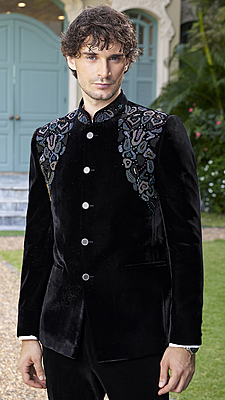 Midnight Noir Embroidered Jodhpuri