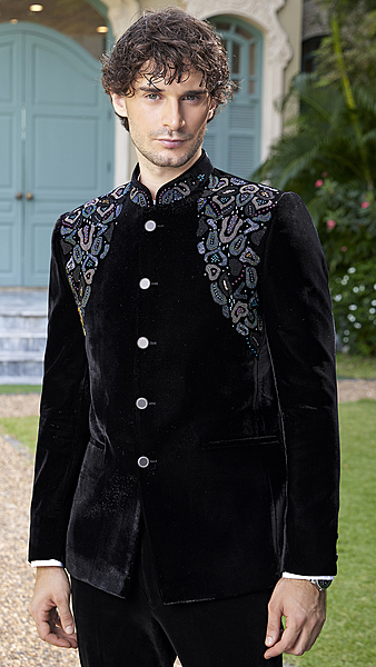 Midnight Noir Embroidered Jodhpuri