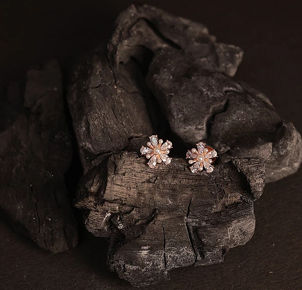 Silver pearl stud with rosegold finish