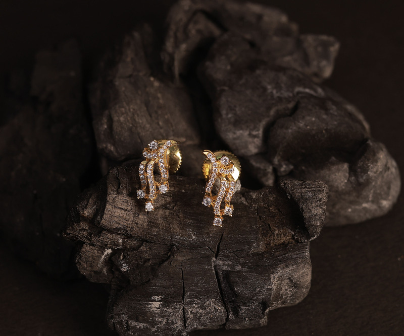 Sliver glimmer stud with gold finish