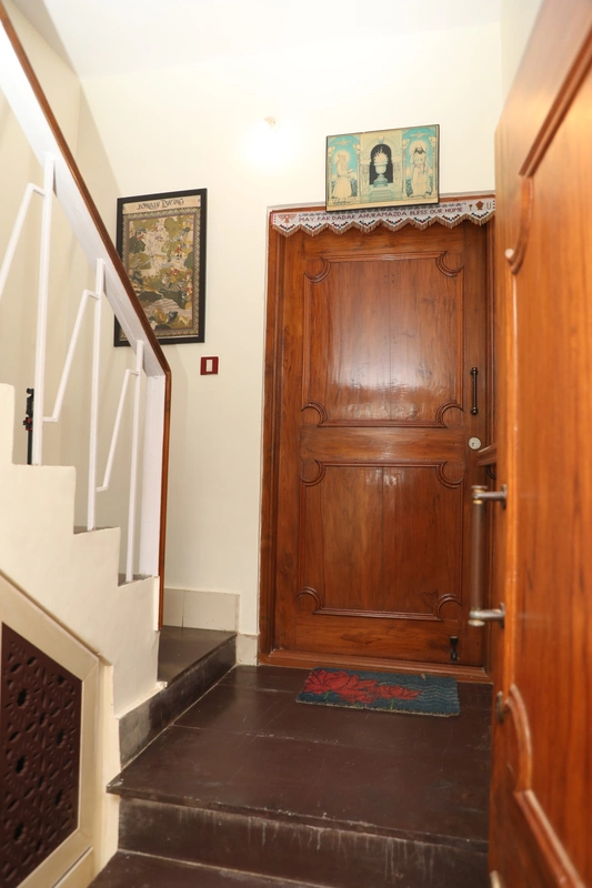 Rukhshana Ushtate Living R T Nagar Bangalore