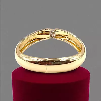 Elegant Anti-Tarnish Gold Plated Bangle with Clasp