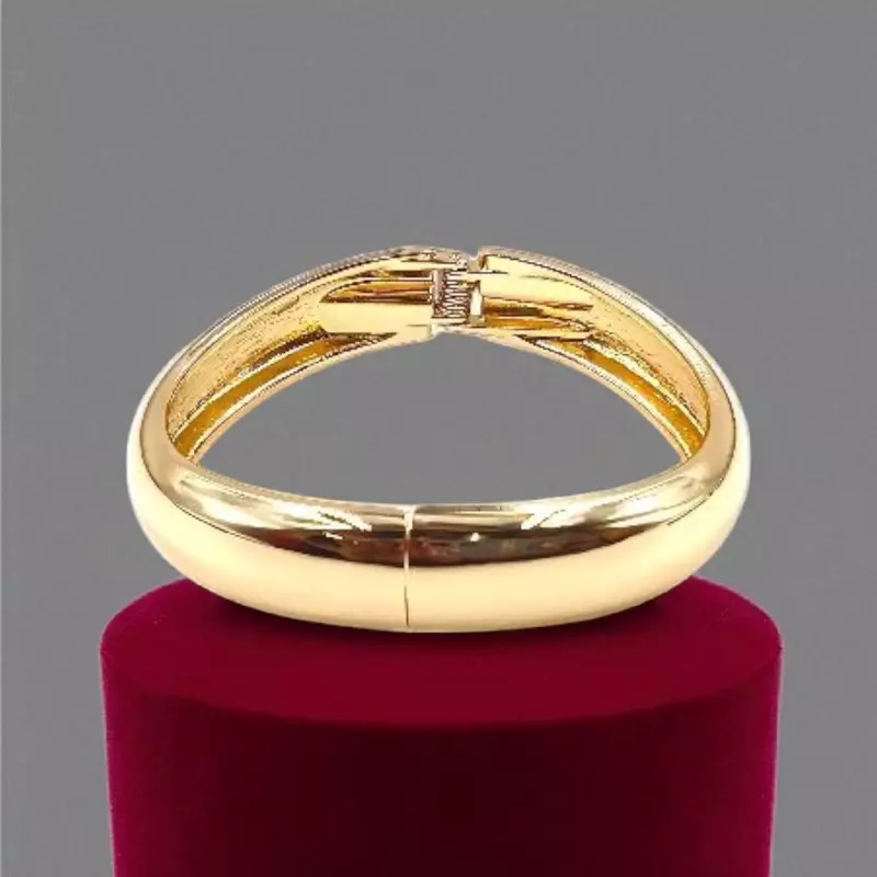 Elegant Anti-Tarnish Gold Plated Bangle with Clasp