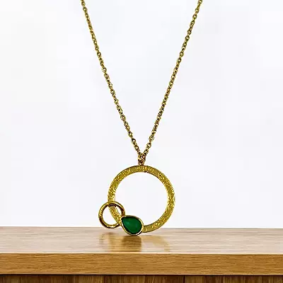 Anti-Tarnish Stainless Steel Gold Circle Pendant Necklace with Green Gemstone