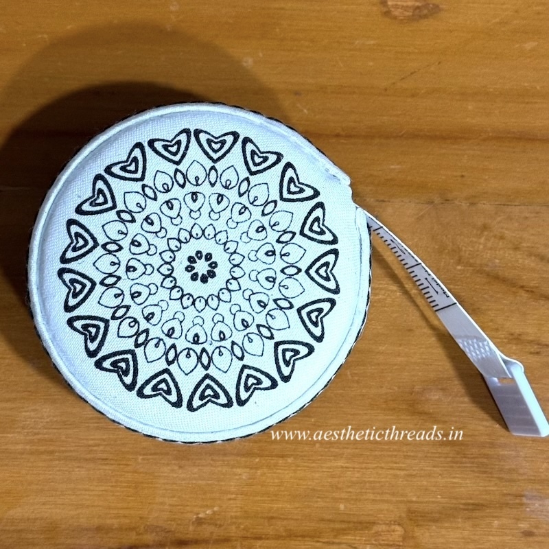 Retractable tape measure in a fabric case - 200cm