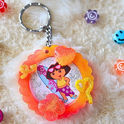 ADORABLE DORA ROUND PHOTO FRAME KEYCHAIN