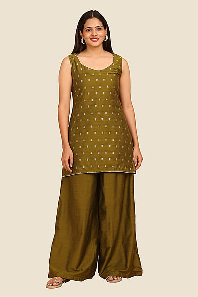 Women's Sleeveless Jacquard Short Kurta
