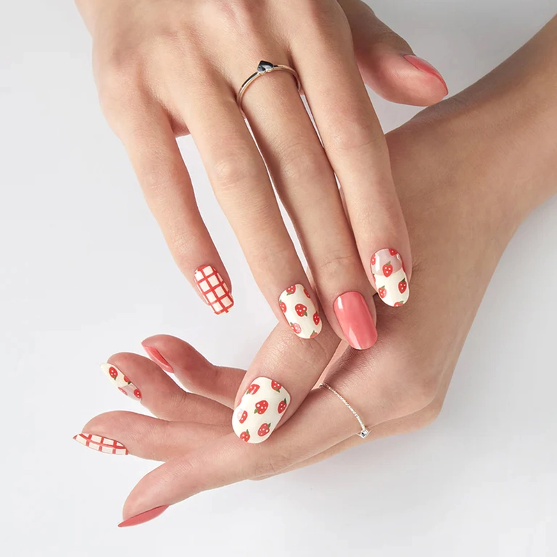 DASHING DIVA GLAZE Strawberry