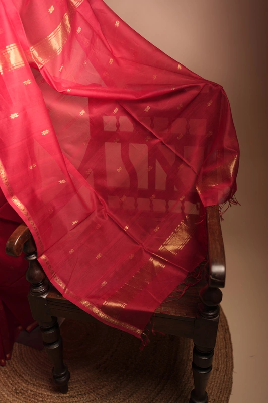 Maheswari silk - red saree with star butti and thin jari border