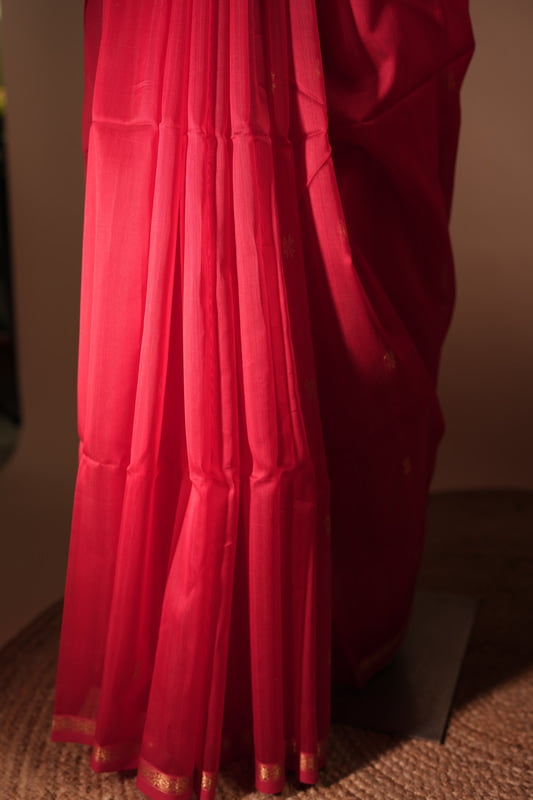 Maheswari silk - red saree with star butti and thin jari border
