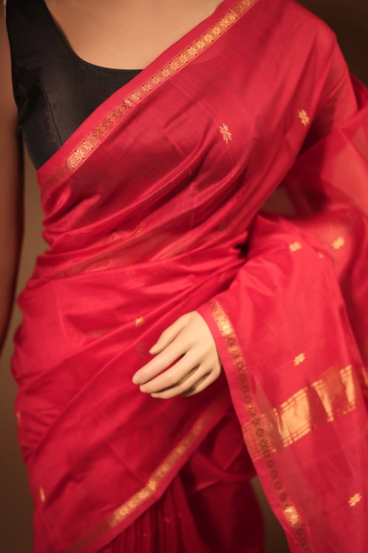 Maheswari silk - red saree with star butti and thin jari border