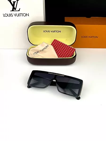 LOUI_S VUITTON SUNGLASS D-519
