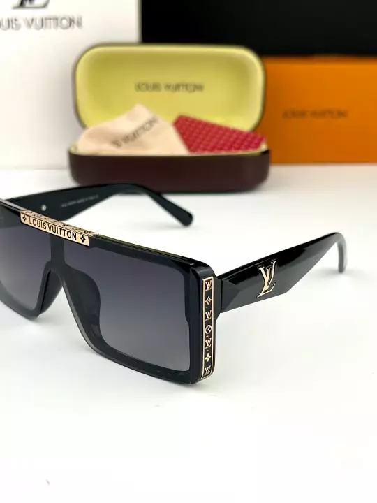 LOUI_S VUITTON SUNGLASS D-519