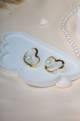 Pearl Glow Heart Earrings