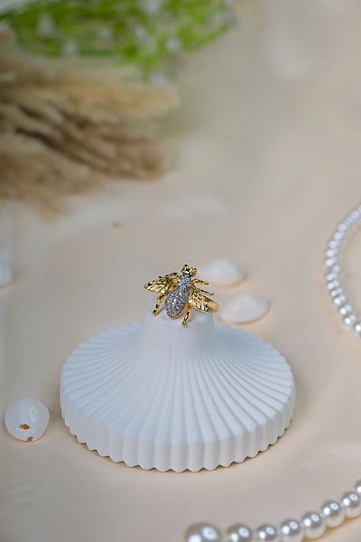 The Bee Ring