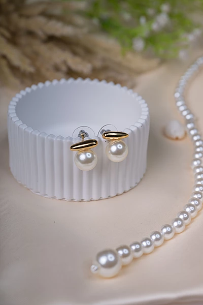 Gold Bar Pearl Drop Earrings
