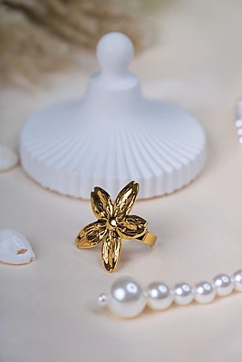 The Petal Aura Ring