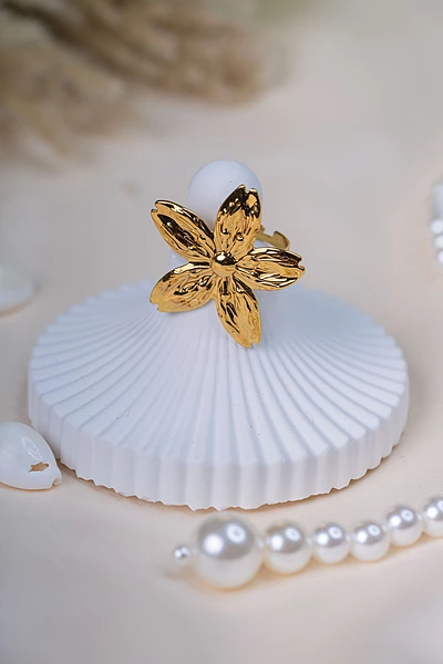 The Petal Aura Ring