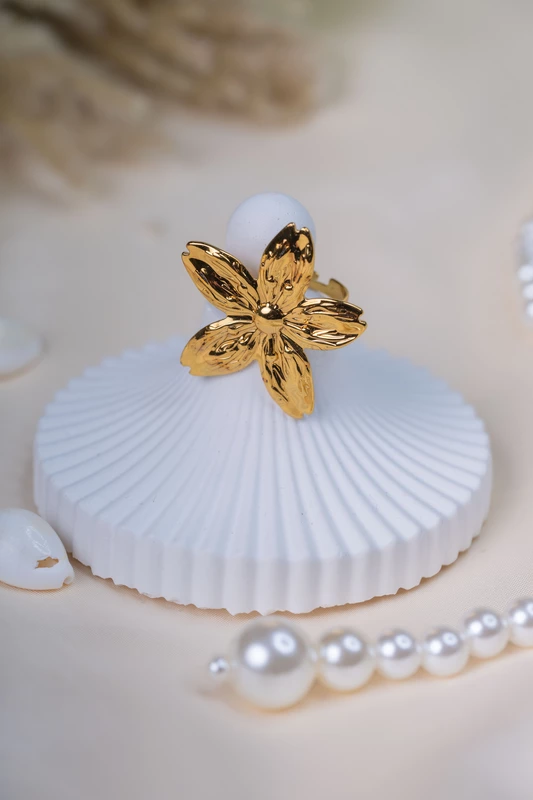 The Petal Aura Ring