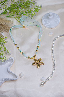 Bloom Charm Necklace