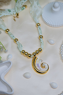 Seashell Swirl Pendant Necklace