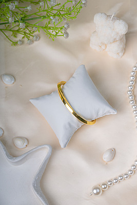 High-Shine Minimalist Bracelet