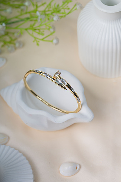 Luxe Nail Cuff