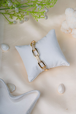 Diamond-Accent Oval Link Bracelet