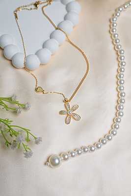 Gold Daisy Chain
