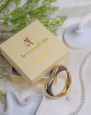 Modern Love Bangle