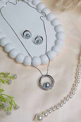 Midnight Pearl Crystal Halo Set