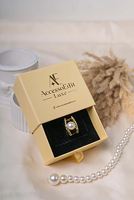 Pearl Gaze Ring