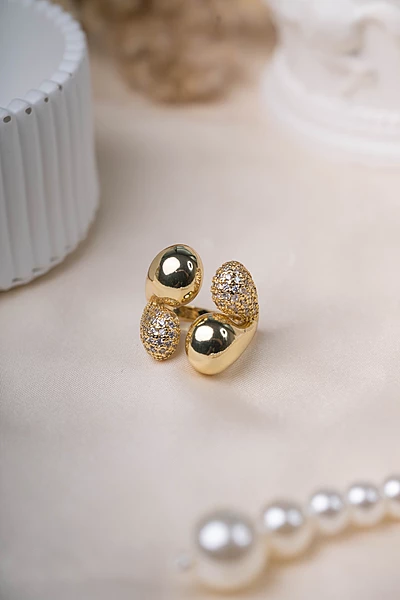 The Glided Pebble Ring