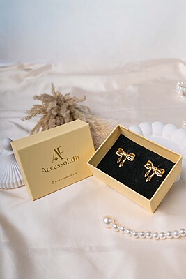 The Darling Knot Studs