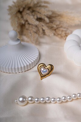 Vintage Pearl Glow Heart