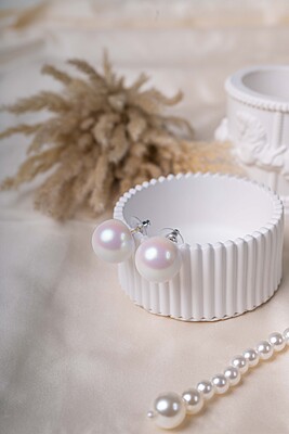 Ivory Glow pearl studs