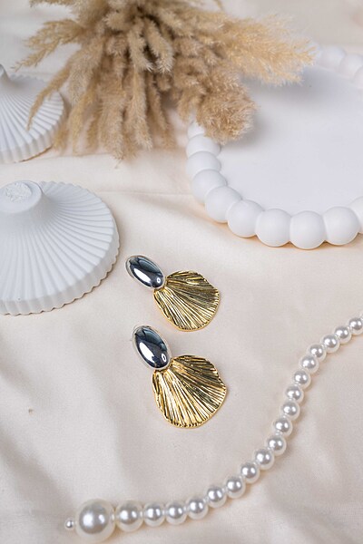 Golden Shell Drop EARRINGS