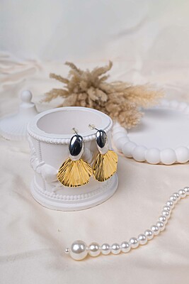 Golden Shell Drop EARRINGS