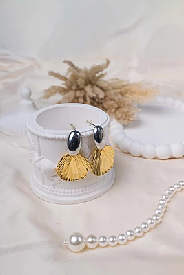 Golden Shell Drop EARRINGS